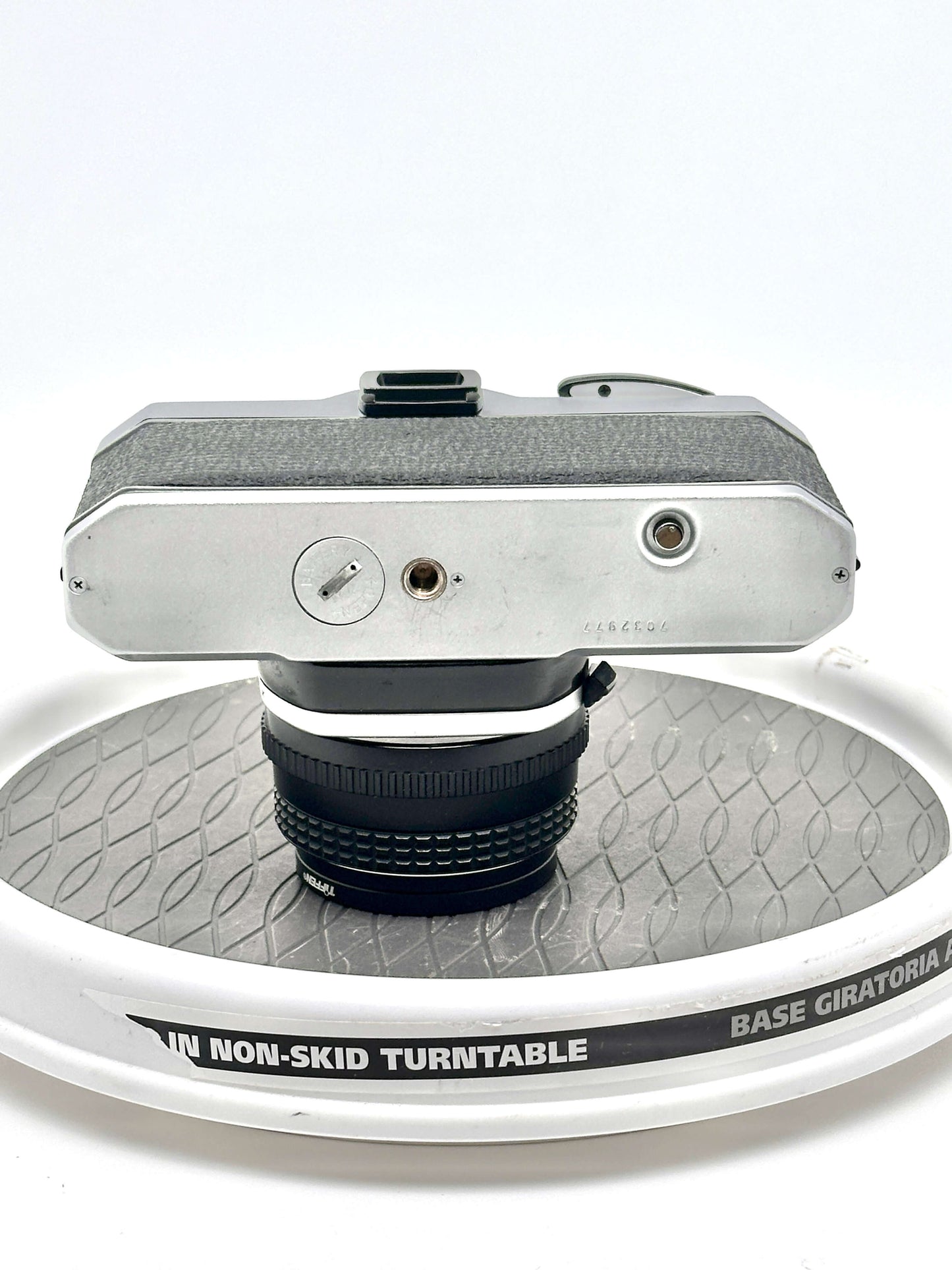 Top view of Japanese Pentax K1000 35mm film camera mounted on a non-skid turntable.